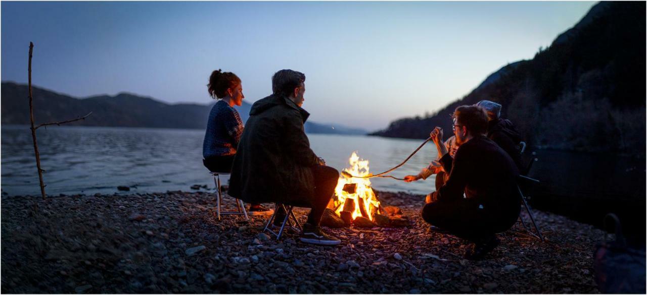 Loch Ness' Lochside Hostel, Over 18S Only, Social Backpackers Atmosphere 인버모리스톤 외부 사진